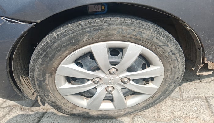 2012 Hyundai Eon SPORTZ, Petrol, Manual, 94,625 km, tyre