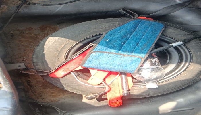 2012 Hyundai Eon SPORTZ, Petrol, Manual, 94,625 km, tyre