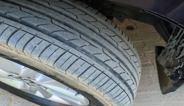 2018 Toyota Innova Crysta 2.4 G 7 STR, Diesel, Manual, 88,137 km, tyre