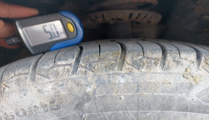 2015 Volkswagen Vento HIGHLINE 1.6 MPI, Petrol, Manual, 75,698 km, tyre