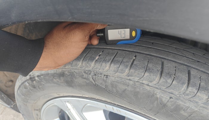 2020 Tata NEXON XM PETROL, Petrol, Manual, 1,43,000 km, tyre