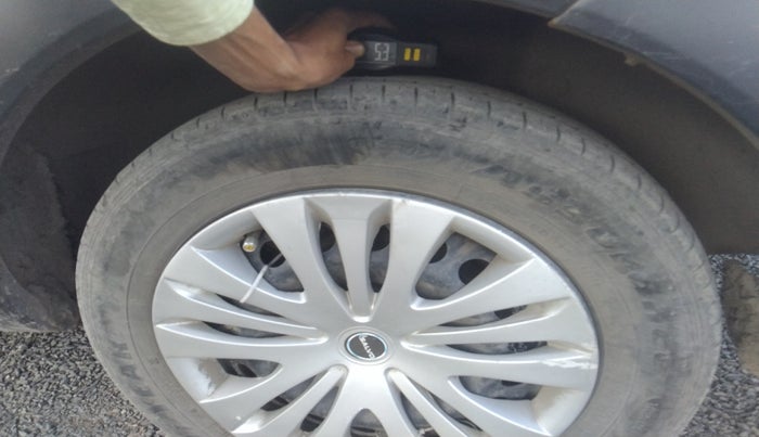 2017 Renault Lodgy 85 PS RXL STEPWAY 8 STR, Diesel, Manual, 1,52,701 km, tyre