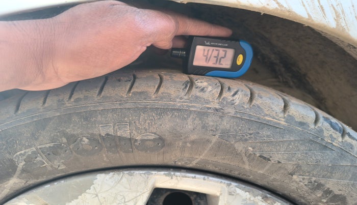 2014 Hyundai Xcent S 1.2, Petrol, Manual, 1,07,945 km, tyre