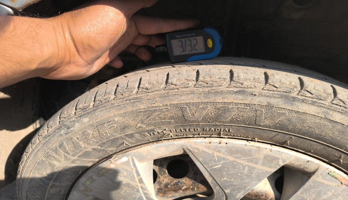 2014 Hyundai Xcent S 1.2, Petrol, Manual, 1,07,945 km, tyre