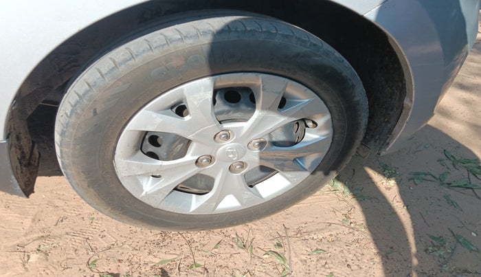 2014 Hyundai Grand i10 SPORTZ 1.2 KAPPA VTVT, Petrol, Manual, 82,556 km, tyre