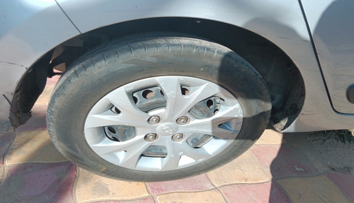 2014 Hyundai Grand i10 SPORTZ 1.2 KAPPA VTVT, Petrol, Manual, 82,556 km, tyre