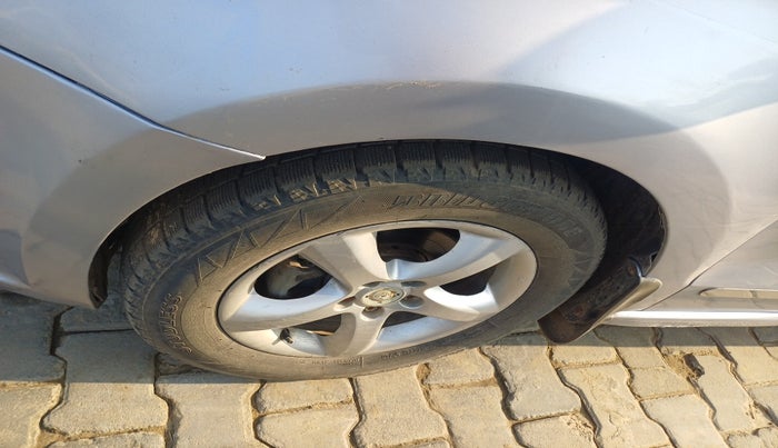 2013 Skoda Rapid ELEGANCE 1.6 TDI CR MT, Diesel, Manual, 1,04,923 km, tyre