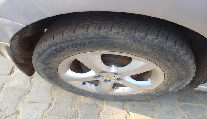 2013 Skoda Rapid ELEGANCE 1.6 TDI CR MT, Diesel, Manual, 1,04,923 km, tyre