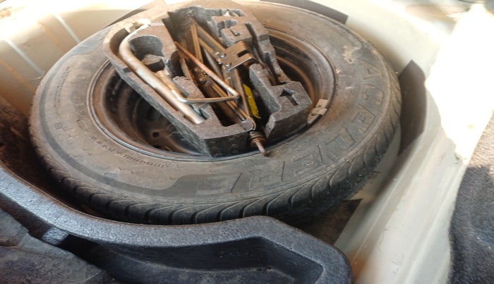 2013 Skoda Rapid ELEGANCE 1.6 TDI CR MT, Diesel, Manual, 1,04,923 km, tyre