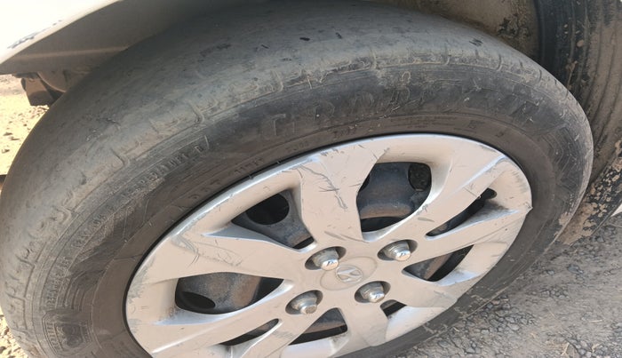 2015 Hyundai Eon MAGNA +, Petrol, Manual, 69,678 km, tyre