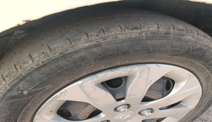 2015 Hyundai Eon MAGNA +, Petrol, Manual, 69,678 km, tyre