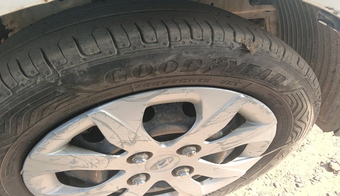 2015 Hyundai Eon MAGNA +, Petrol, Manual, 69,678 km, tyre