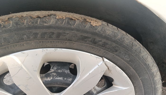 2015 Hyundai Eon MAGNA +, Petrol, Manual, 69,678 km, tyre