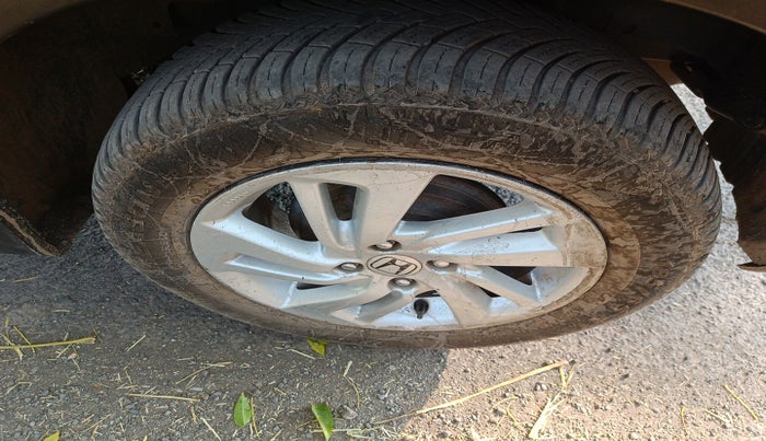 2015 Honda Jazz 1.5L I-DTEC V, Diesel, Manual, 2,01,484 km, tyre