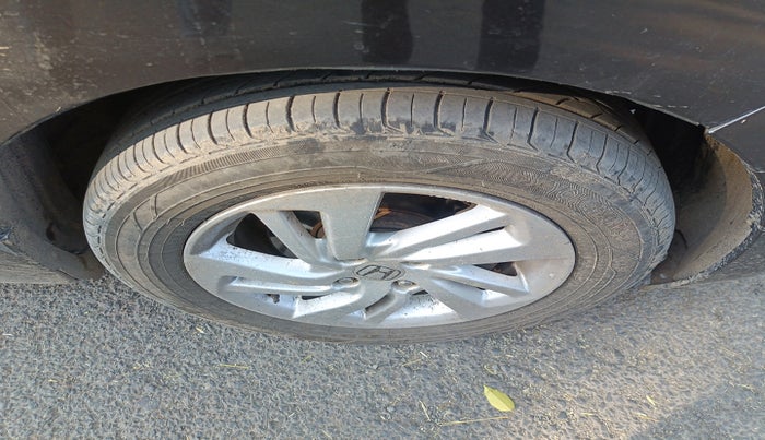 2015 Honda Jazz 1.5L I-DTEC V, Diesel, Manual, 2,01,484 km, tyre