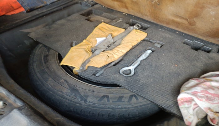 2015 Honda Jazz 1.5L I-DTEC V, Diesel, Manual, 2,01,484 km, tyre