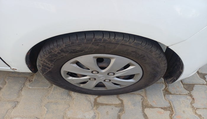 2011 Hyundai i10 MAGNA 1.2, Petrol, Manual, 1,08,398 km, tyre