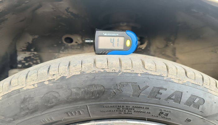 2015 Maruti Wagon R 1.0 VXI, Petrol, Manual, 82,637 km, tyre