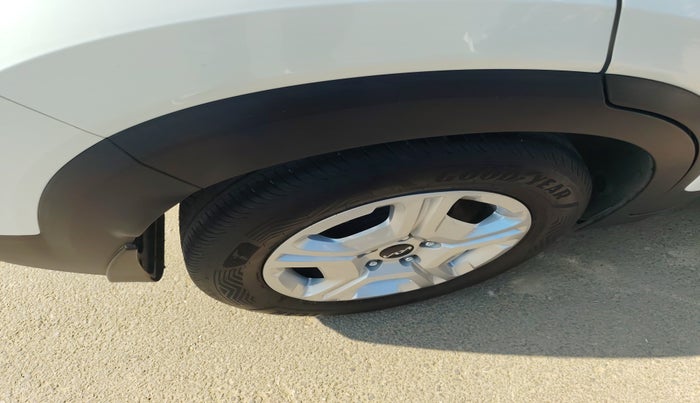 2021 KIA SONET HTK PLUS 1.2, Petrol, Manual, 30,988 km, tyre