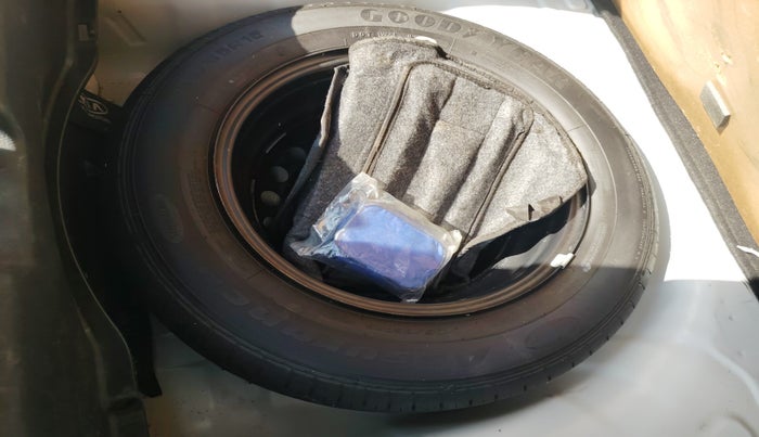 2021 KIA SONET HTK PLUS 1.2, Petrol, Manual, 30,988 km, tyre