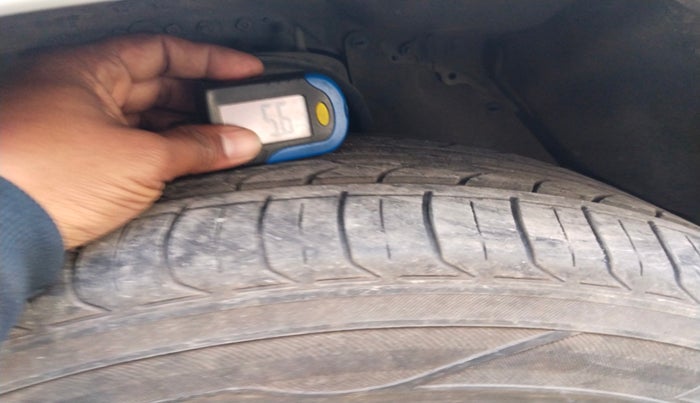 2016 Toyota Innova Crysta 2.8 ZX AT 7 STR, Diesel, Automatic, 2,61,382 km, tyre