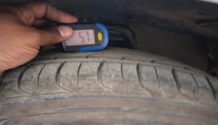 2016 Toyota Innova Crysta 2.8 ZX AT 7 STR, Diesel, Automatic, 2,61,382 km, tyre