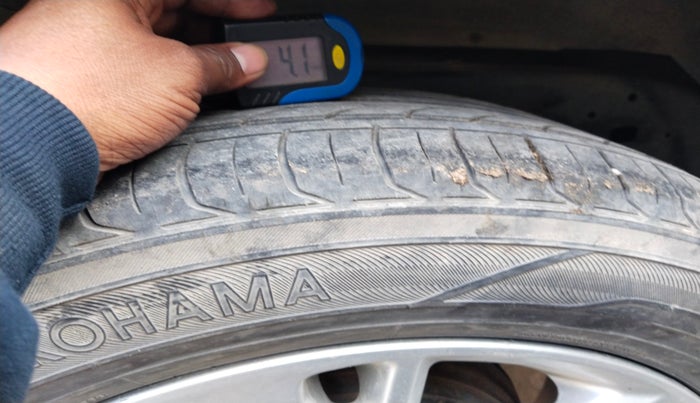 2016 Toyota Innova Crysta 2.8 ZX AT 7 STR, Diesel, Automatic, 2,61,382 km, tyre