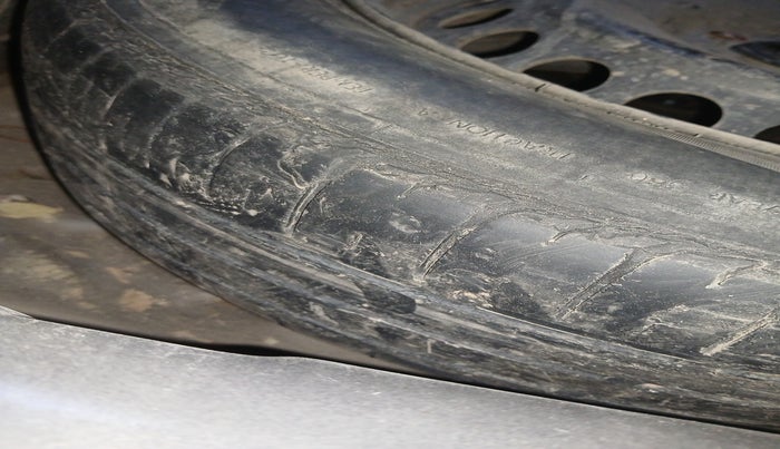 2016 Maruti Baleno DELTA DIESEL 1.3, Diesel, Manual, 86,094 km, tyre