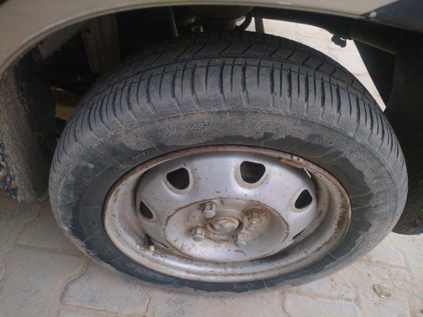 2010 Maruti Alto K10 LXI, Petrol, Manual, 1,72,227 km, tyre