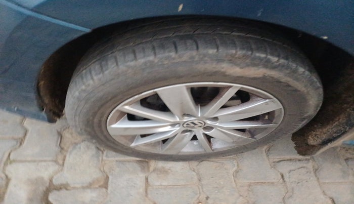 2016 Volkswagen Ameo HIGHLINE1.2L, Petrol, Manual, 63,972 km, tyre