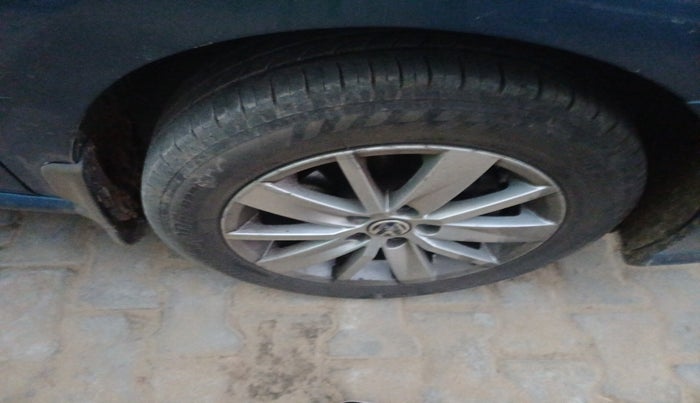 2016 Volkswagen Ameo HIGHLINE1.2L, Petrol, Manual, 63,972 km, tyre