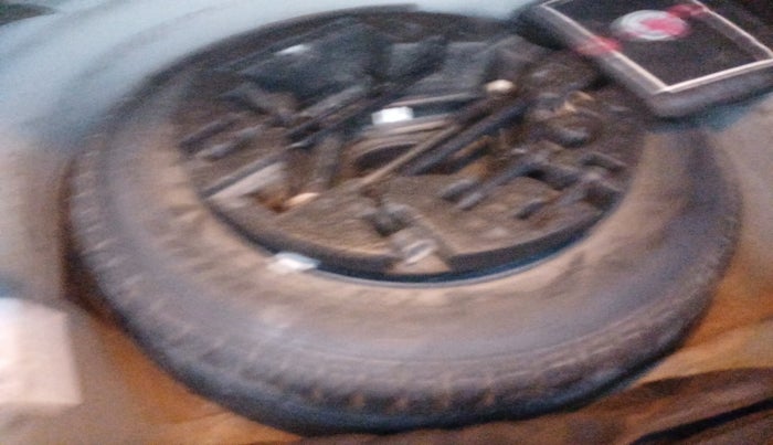 2016 Volkswagen Ameo HIGHLINE1.2L, Petrol, Manual, 63,972 km, tyre