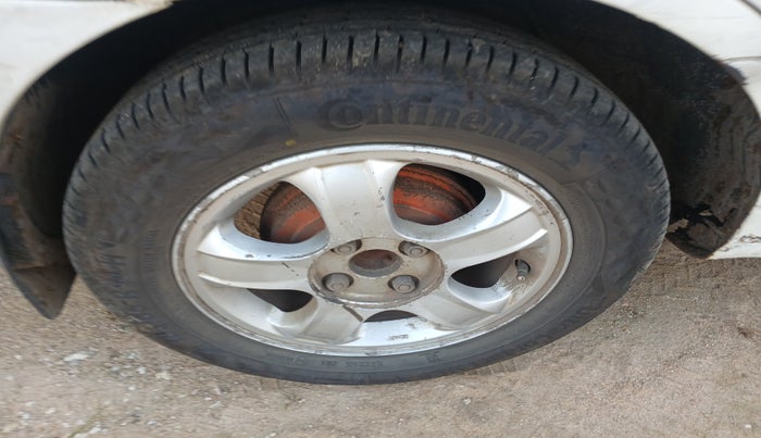 2010 Hyundai Verna TRANSFORM 1.5 SX CRDI, Diesel, Manual, 2,53,694 km, tyre