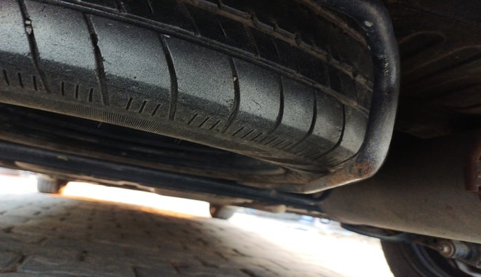 2015 Maruti Ertiga VDI SHVS, Diesel, Manual, 1,37,584 km, tyre