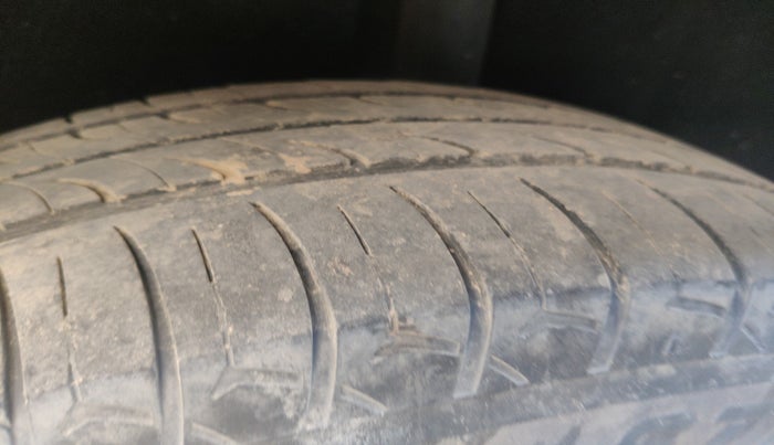 2017 Ford Ecosport TREND 1.5L DIESEL, Diesel, Manual, 1,55,238 km, tyre