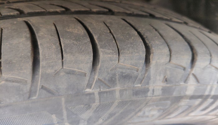 2017 Ford Ecosport TREND 1.5L DIESEL, Diesel, Manual, 1,55,238 km, tyre