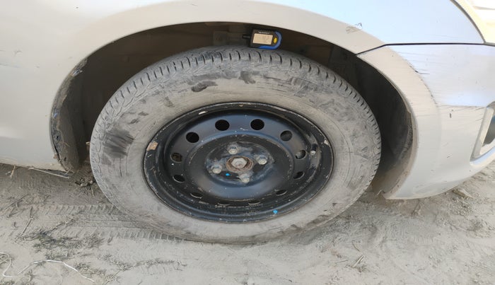 2016 Maruti Swift VXI, Petrol, Manual, 45,522 km, tyre