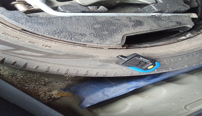 2017 Maruti Vitara Brezza ZDI, Diesel, Manual, 87,749 km, tyre