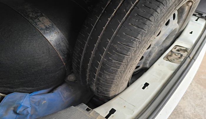 2018 Maruti Wagon R 1.0 VXI, Petrol, Manual, 1,69,660 km, tyre