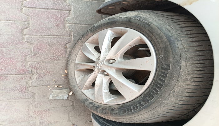 2012 Hyundai Verna FLUIDIC 1.6 VTVT SX, Petrol, Manual, 24,551 km, tyre