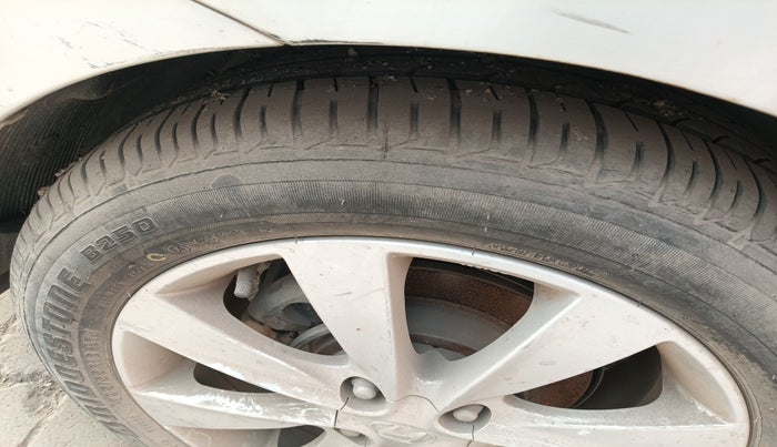 2012 Hyundai Verna FLUIDIC 1.6 VTVT SX, Petrol, Manual, 24,551 km, tyre