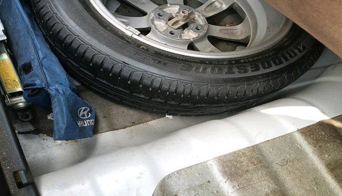 2012 Hyundai Verna FLUIDIC 1.6 VTVT SX, Petrol, Manual, 24,551 km, tyre