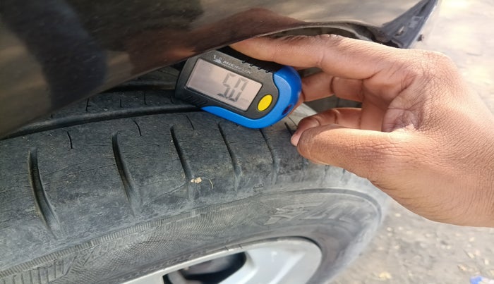 2015 Honda City 1.5L I-VTEC V MT, Petrol, Manual, 1,02,670 km, tyre