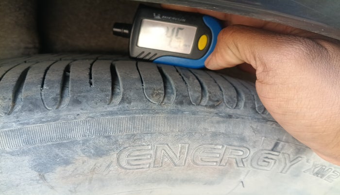 2015 Honda City 1.5L I-VTEC V MT, Petrol, Manual, 1,02,670 km, tyre