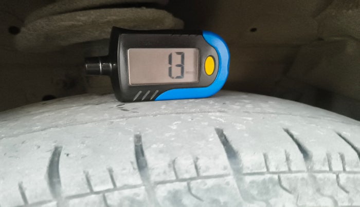 2011 Maruti Swift VXI, Petrol, Manual, 1,01,195 km, tyre