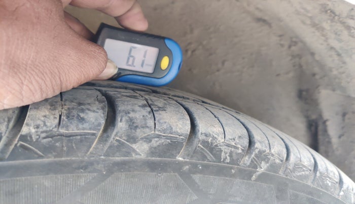 2016 Maruti Ciaz ZXI+ AT, Petrol, Automatic, 1,42,495 km, tyre