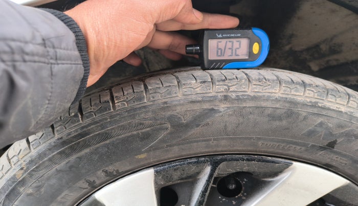 2015 Maruti Wagon R 1.0 LXI CNG, Petrol, Manual, 95,623 km, tyre