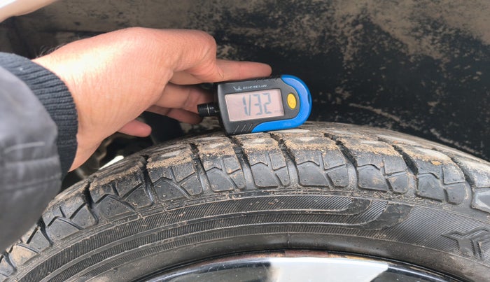 2015 Maruti Wagon R 1.0 LXI CNG, Petrol, Manual, 95,623 km, tyre