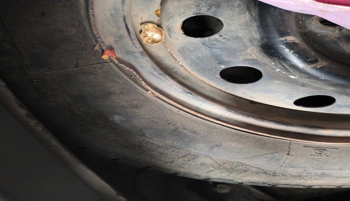 2015 Maruti Wagon R 1.0 LXI CNG, Petrol, Manual, 95,623 km, tyre