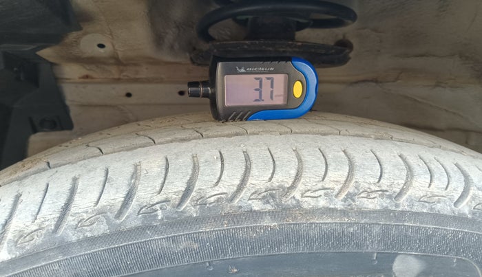 2015 Maruti Ertiga VXI, Petrol, Manual, 1,32,604 km, tyre